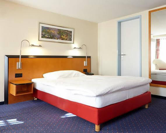 Hotel Loewen Am See Zug Kültér fotó